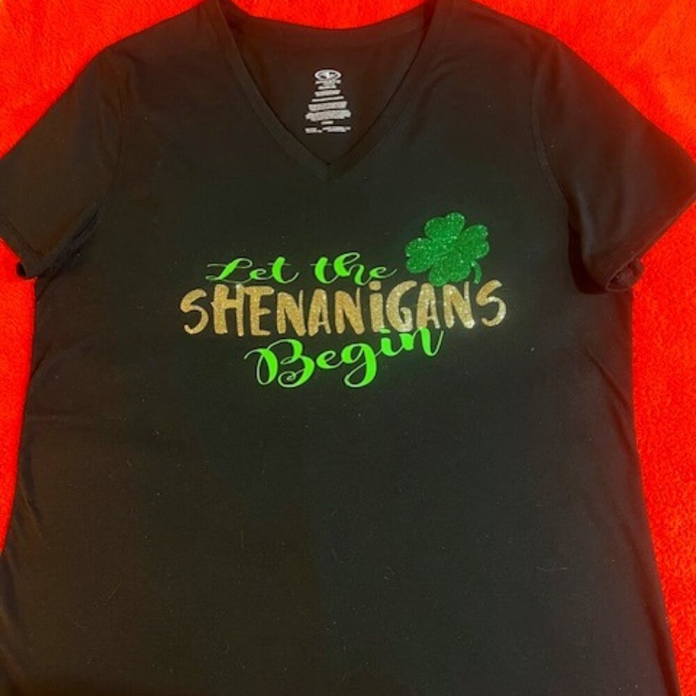 Athletics Tee with St Patrick's Day Design, XXL, Black w/Green and Gold Glitter